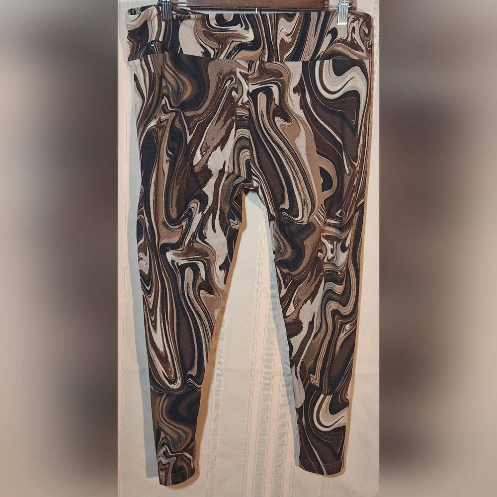 NO BOUNDARIES Swirl Pattern Leggings - Picture 2 of 4